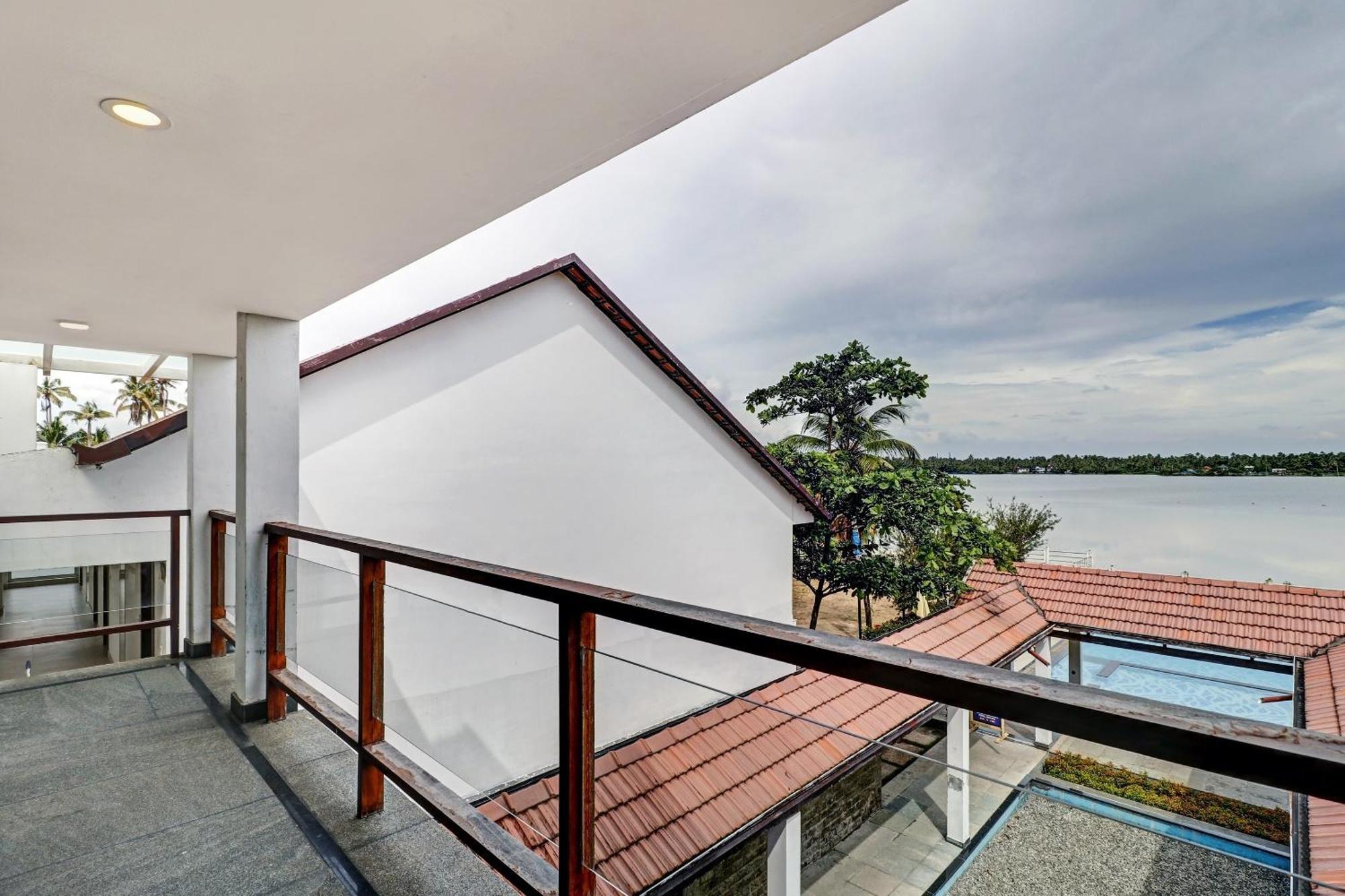 Townhouse Oak Edassery'S Sealine Villa Stay Kochi Екстер'єр фото